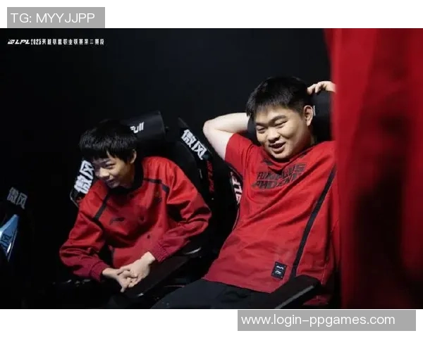 赛后复盘FPX与WE对决中选手个人能力的深度分析与比较